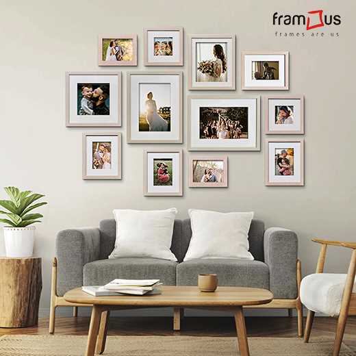 Wall of 12 Frames - WO12F02 - 2005