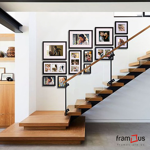Wall of 12 Frames - WO12F04 - 2005